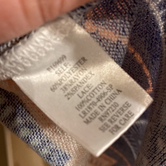 PLUS Chevron super lightweight cold shoulder sweater - Picture 4 of 5